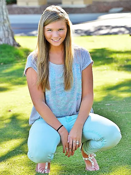 Blonde teen cums hard