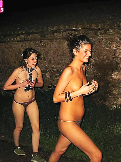 Topless girlfriend public blowjob