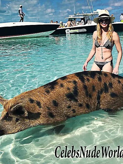 Caity Lotz Sexy