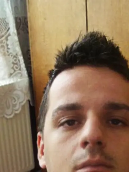 Brunette danforyou perform close