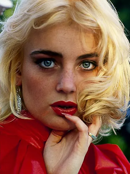 Stunning blonde displays soggy