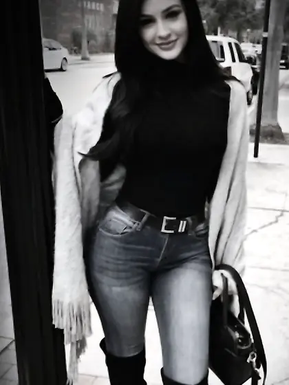 Me. I didnt like my pfp looking warped so