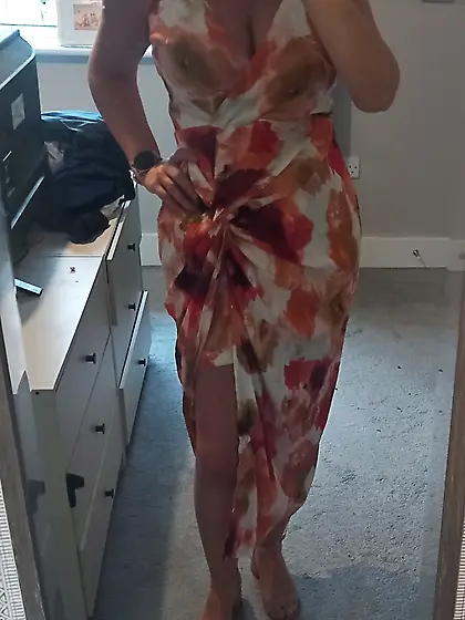 Someone please trib my slut mom if you can please