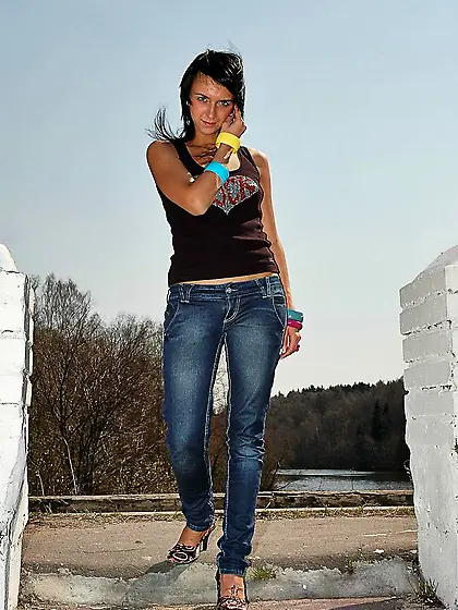 Hot chick pees