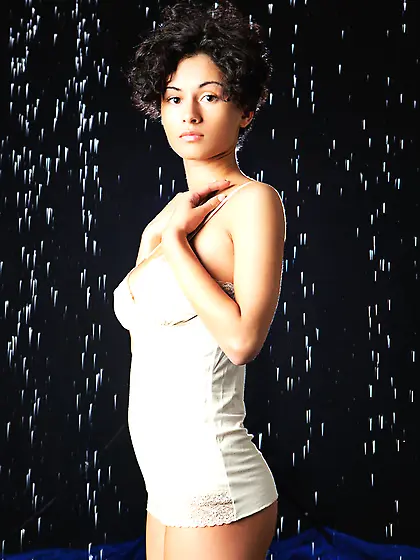 Naughty iraqi milf displays