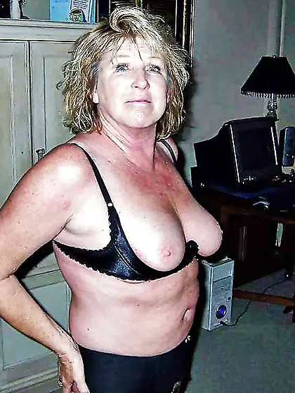 Mature boobies out of bowl