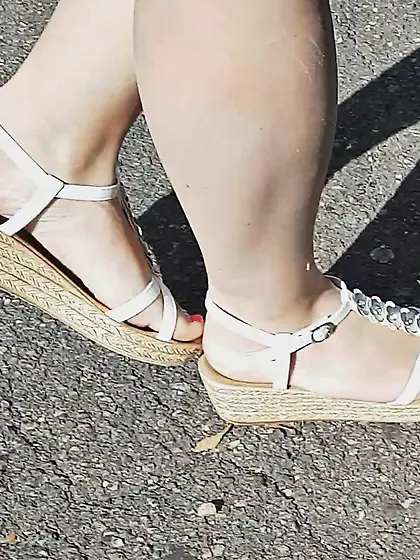 Voyeur Teen feet foot barefeet barefoot toes soles