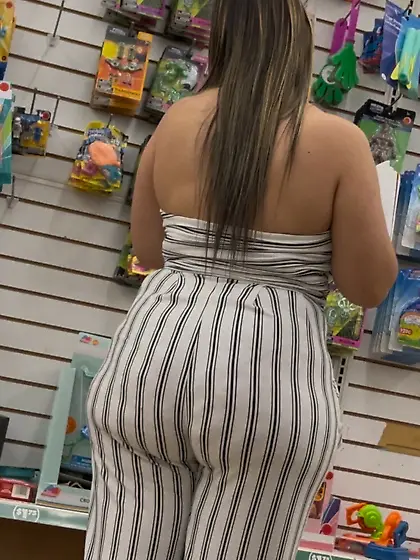 candid - juicy pawgs