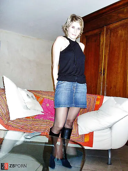 PRETTY LIGHT-HAIRED MUMMY