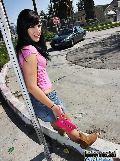 Cute bimbo Chelsea Rae gets her wonderful and turned on body on