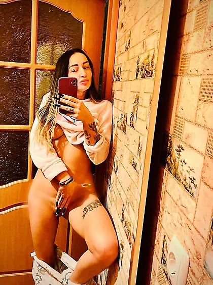 My mirror knows everything about me!