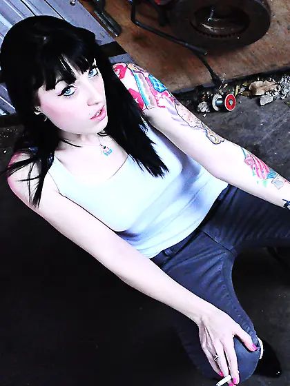 Emo girl Draven bends over in the garage