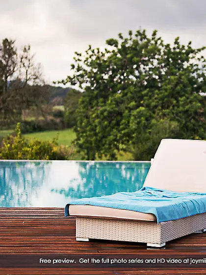 Steaming hot chick displays