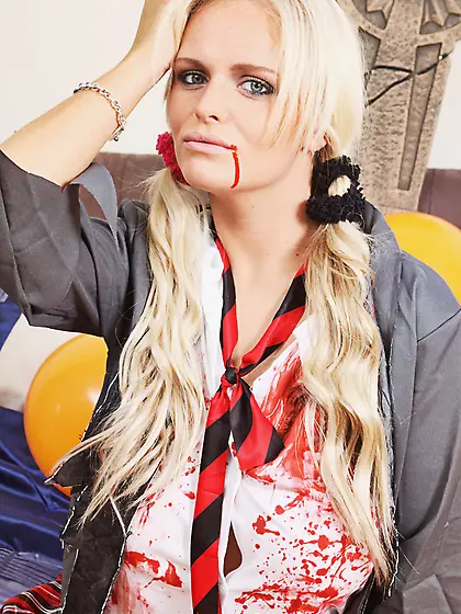 Gorgeous hottie smoking hot