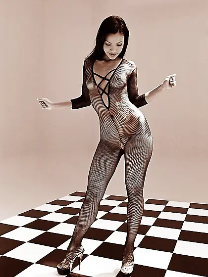 Wiggles sporty fishnetted ass