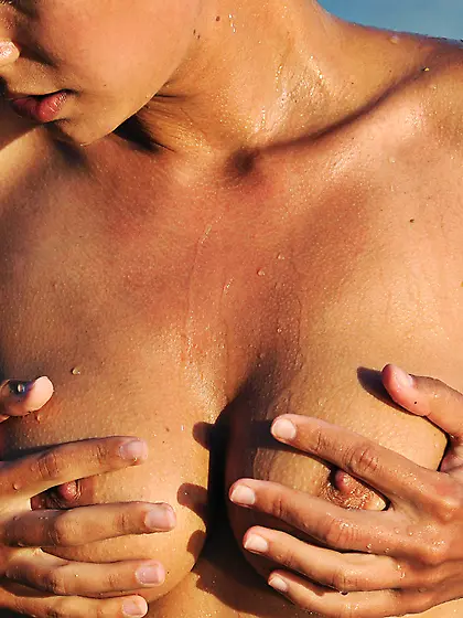 Sporty short-haired brunette posing on the rocks,  completely nak