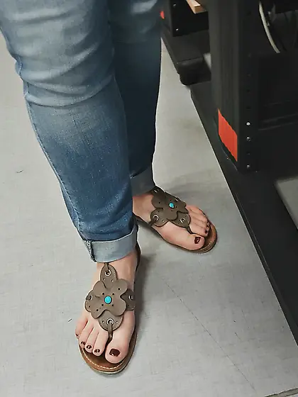 Voyeur Teen feet foot barefeet barefoot toes soles