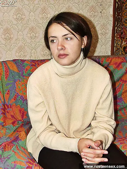 Teen brunette amateur posing