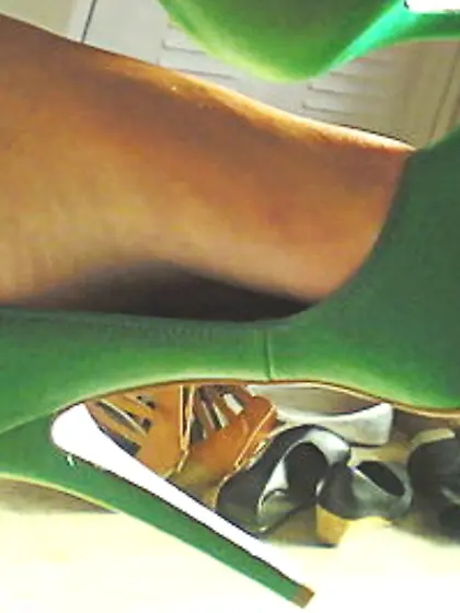 Voyeur Teen feet foot barefeet barefoot toes soles