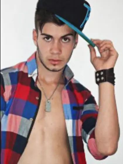 18 yo brunette Justin.