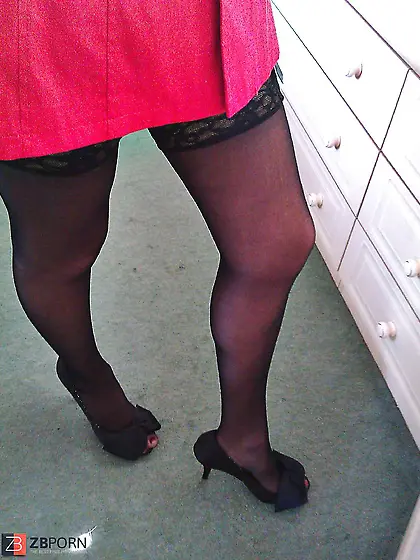 Blondie mummy in mac and pantyhose