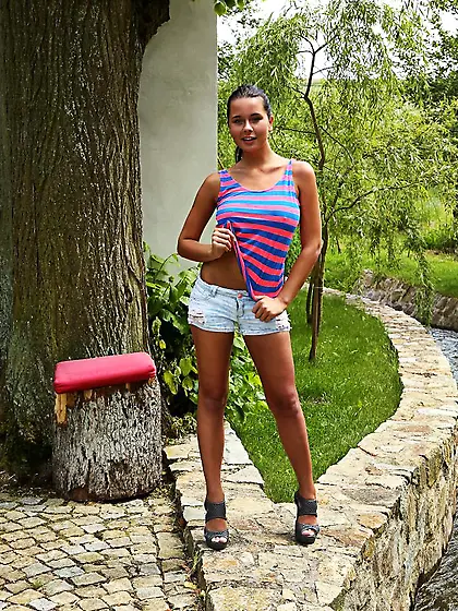 Playful raven babe Mia Manarote enjoys in revealing her fingerin