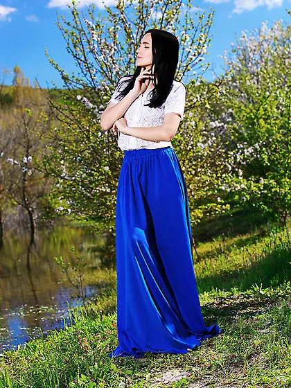 Lovely babe walks lake