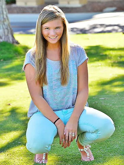 Seducing young bimbo Melissa May masturbates the adorable pussy