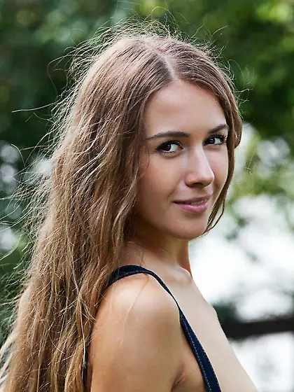 California hippie-girl exposes swollen