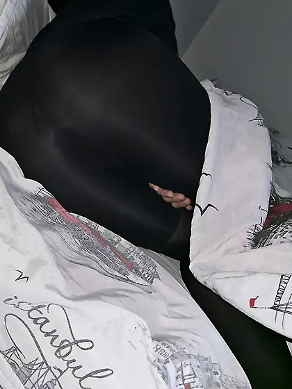 MY SİSTER SLEEPS İN TİGHTS