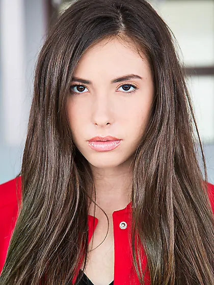 Casey Calvert goes on all fours to showcase her wet hole