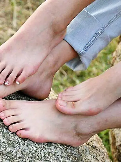 Feet i need to suck on