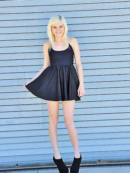 Here is Chloe Lynn's shaved beaver which is more than ready for