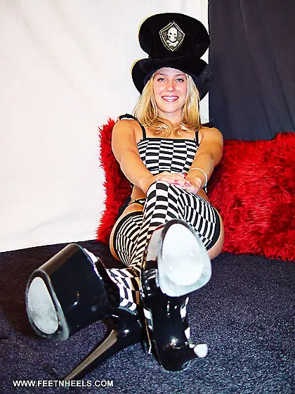 Chastity - Top hat and Heels