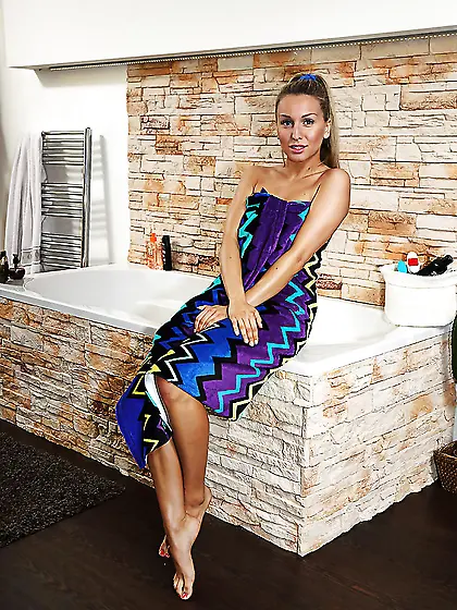 Bathroom is a good place for beauty with a ponytail to test puss