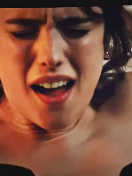 Aubrey Plaza & Margaret Qualley lesbian sex scene