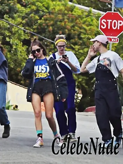 Cara Delevingne & Ashley Benson Sexy