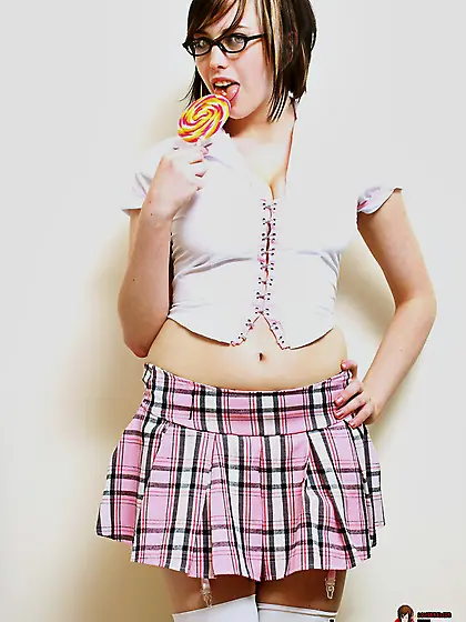 Babe big tits strips