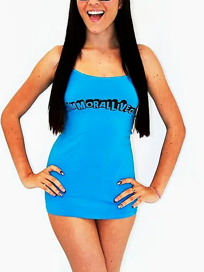 Dark haired live show