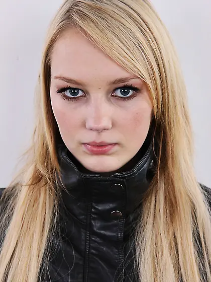 Smoky hot blonde strips