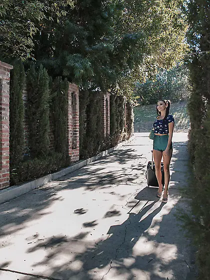 Oily body beauty fucked by a ponytailed brunette "masseuse&