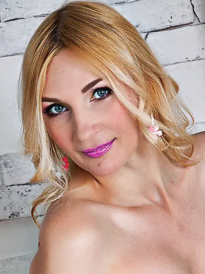 White milf with blonde hair and nice tits