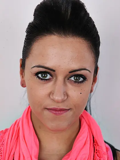 Extra pretty chick sexy
