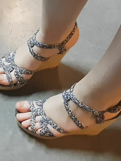 Voyeur Teen feet foot barefeet barefoot toes soles