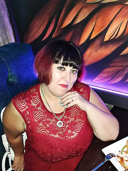 Mature BBW Elena