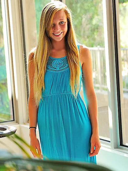 Freckled blonde whore sneaks into fans' minds combining pulchrit