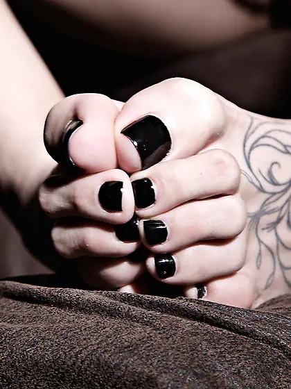 Feet i need to suck on