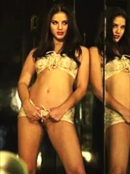 Sunny Leone takes her slutty clothes off for the camera and show