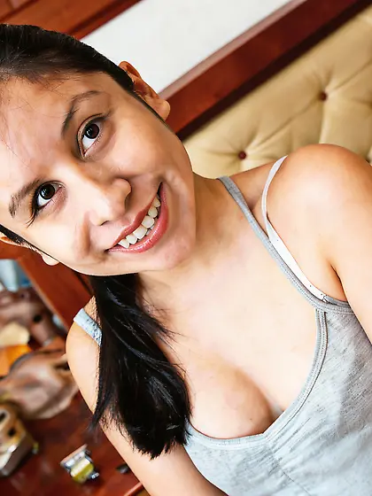 Hot slut looking for a good stud (AleCP)