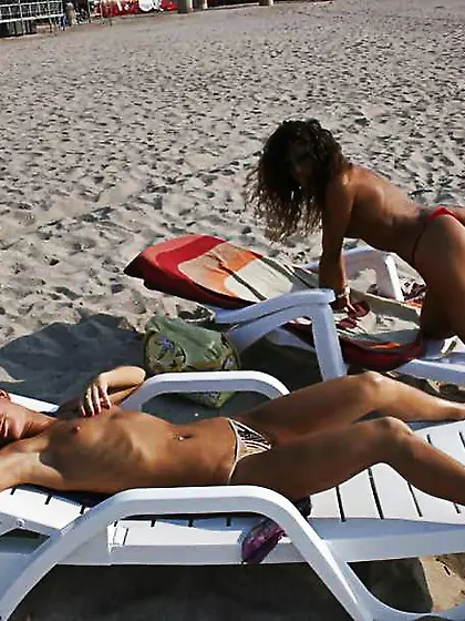 Supreme day in the company of 2 beach stunners